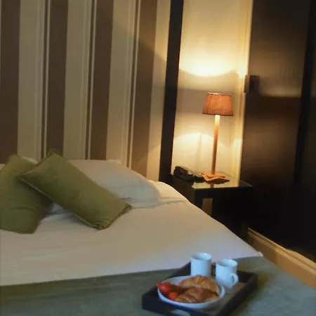 Chateau De Szálloda