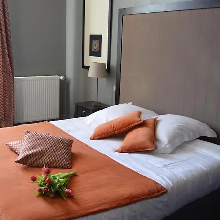 Chateau De Szálloda *