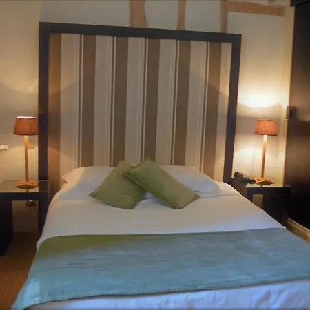 Chateau De La Pomarède