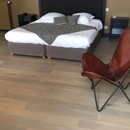 Chateau De Szálloda